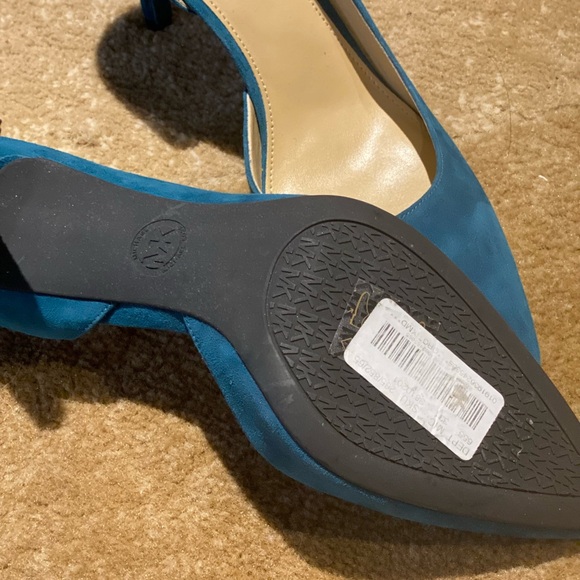 Michael Kor’s NWT  Women Dorothy Flex D'Orsay Suede Pump, Luxe Teal (8.5 - Picture 7 of 14